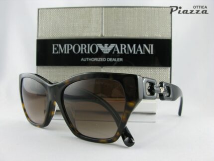 Occhiali da sole Emporio Armani EA4203U 502613 in pubblicità