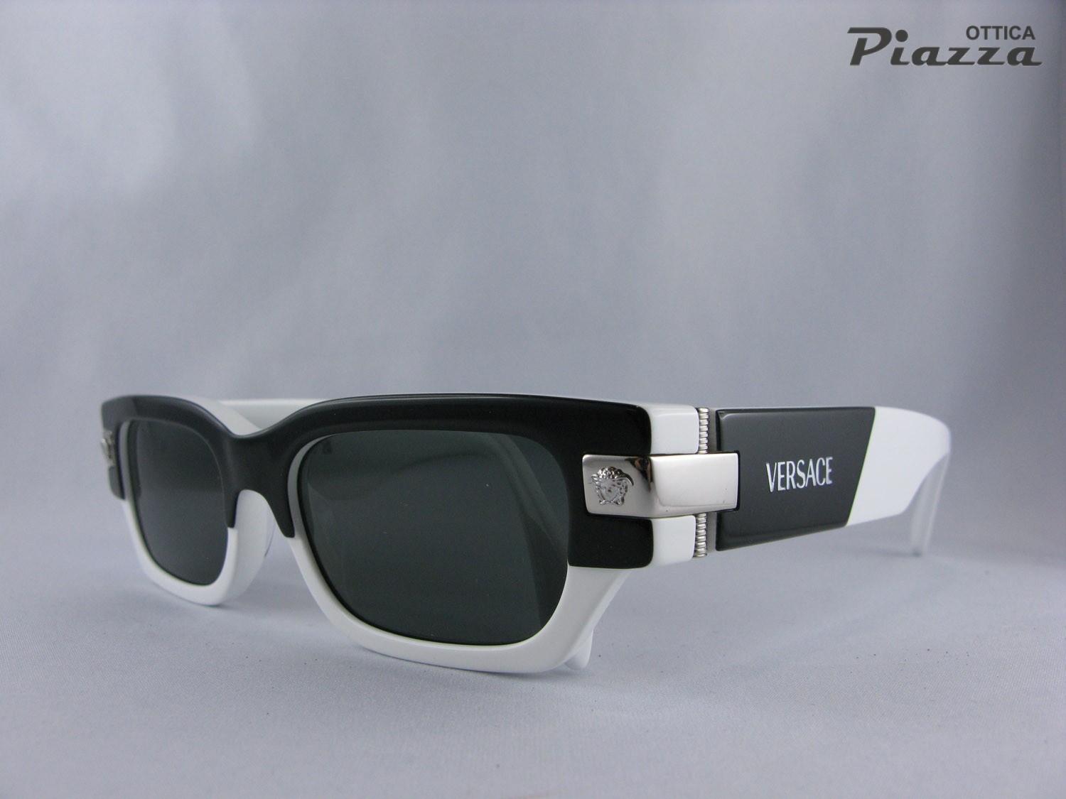 Occhiali da sole Versace VE4465 545987 top nero con bianco Occhiali da sole Versace VE4465 545987 top nero con bianco